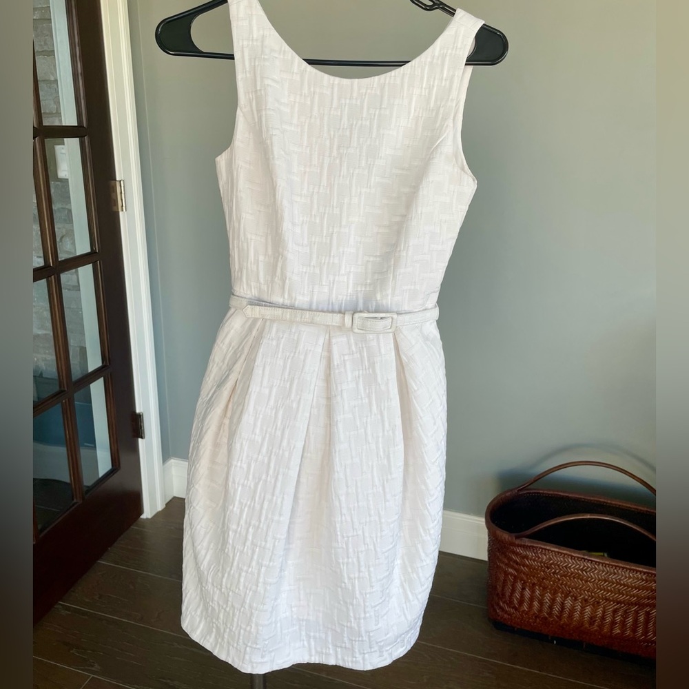 White House Black Market Fit & Flare Tulip Dress with Belt | White | Size 00